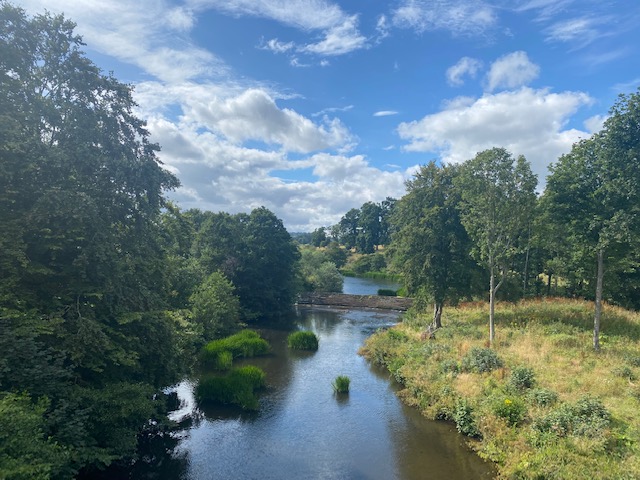 Heerlijk park om te wandelen om het kasteel