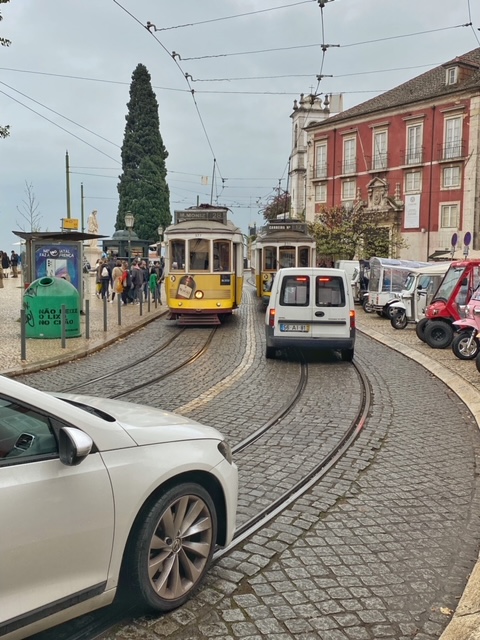 Trammetje in Alfama Lissabon