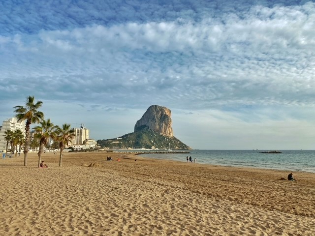 De Calpe rots vanaf het strand