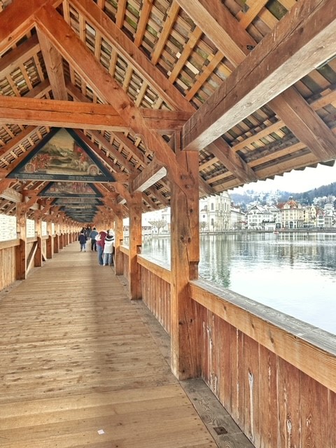 Oudste voetgangersbrug van Europa in Luzern